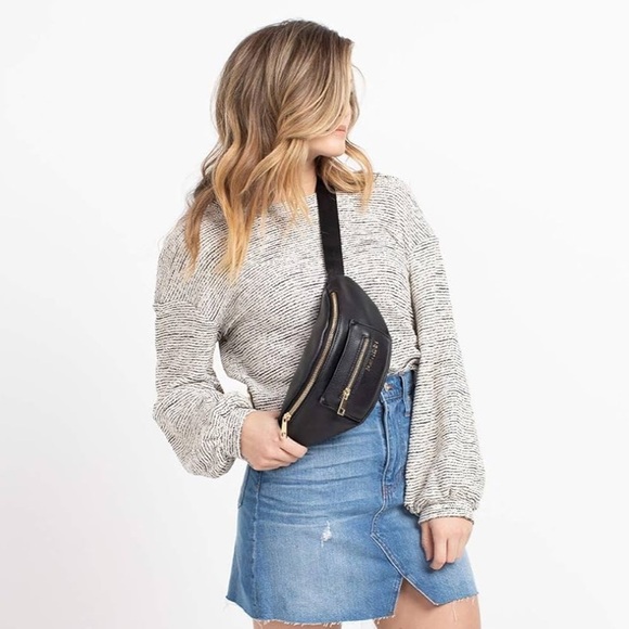 Fawn Design Fawny Pack for Women - Premium Fanny Pack Made of Faux Leather - Picture 7 of 7